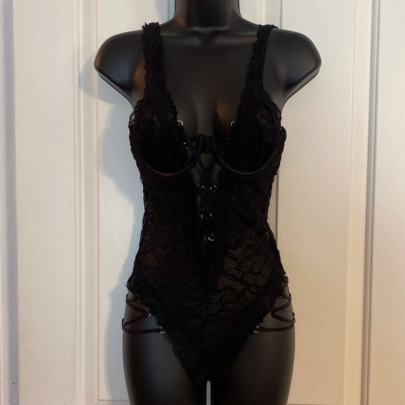 “FREDERICK’S OF HOLLYWOOD” Strappy Lace Teddy - Picture 6 of 16